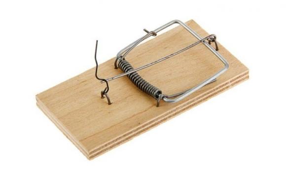 Мышеловка деревянная маленькая