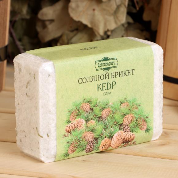 Соляной брикет для бани и сауны Кедр с алтайскими травами, 1,35 кг Добропаровъ