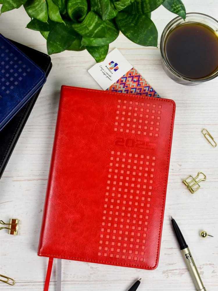 Ежедневник датированный 2025г А5 176л., твердый переплет., кожзам Сариф красный