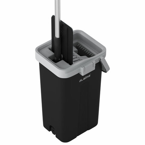 Швабра с отжимом и ведром 10л/7л двухкамерное, 2 насадки микрофибра, карманы с 2-х сторон, рукоятка 134-154 см черный AltaMop L, LAIMA