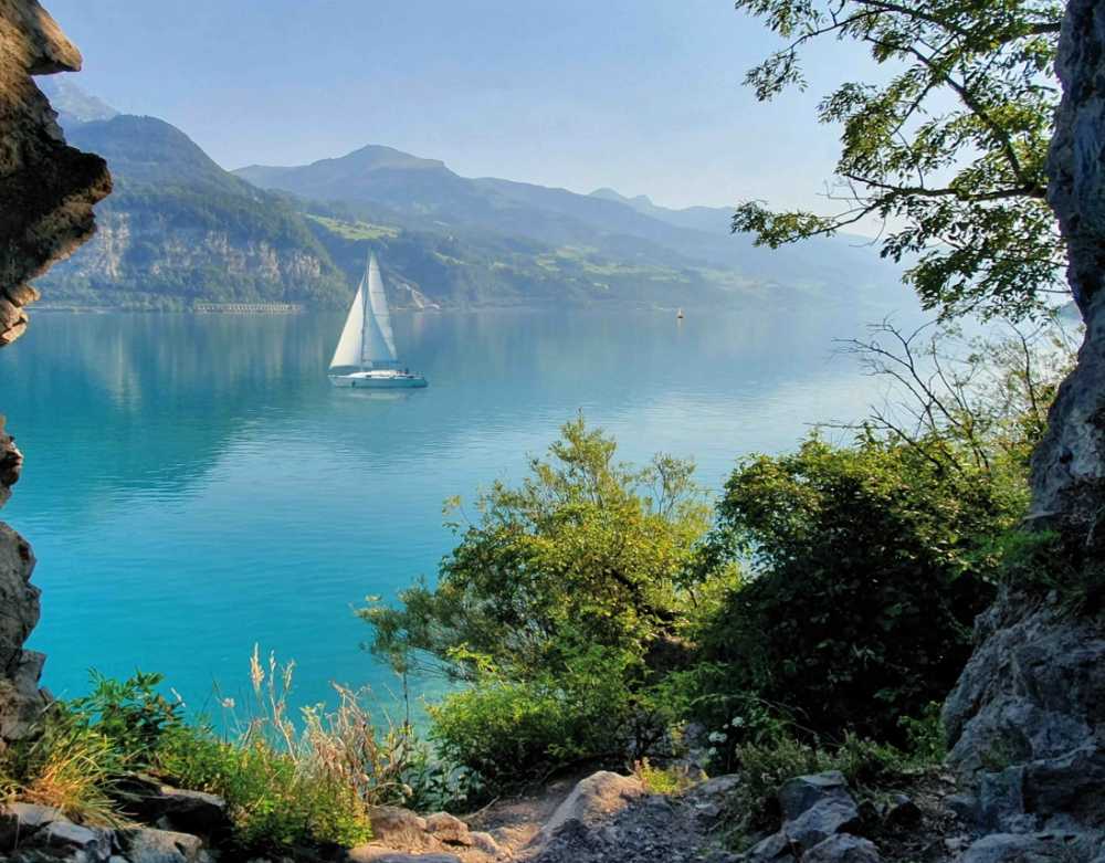 Календарь квартальный на 2026 год, 3 блока 3 гребня с курсором, 295*720мм. Озеро_парусник