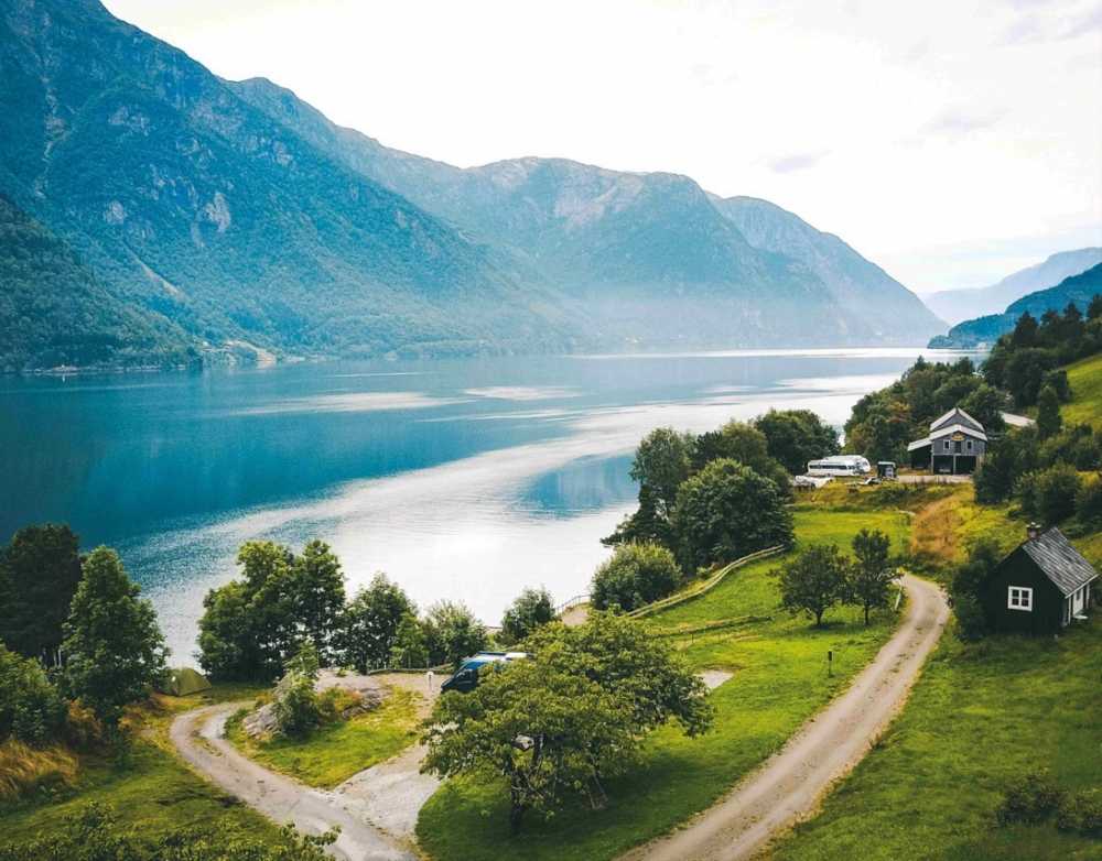 Календарь квартальный на 2026 год, 3 блока 3 гребня с курсором, 295*720мм. Озеро_домики